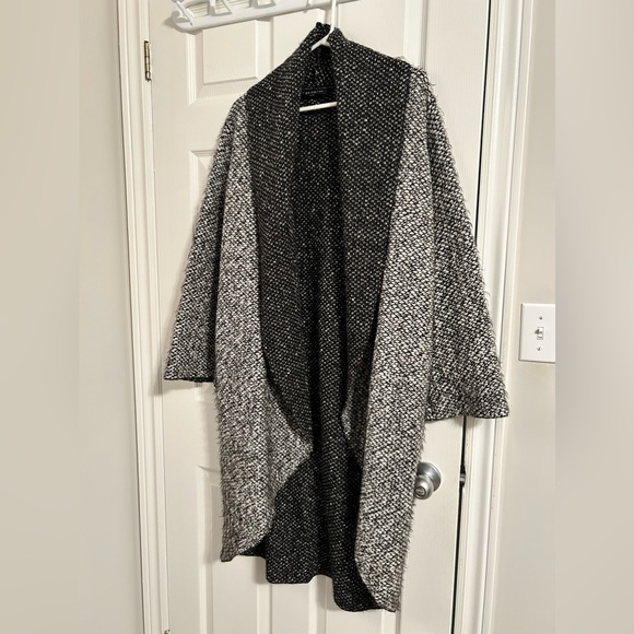 Great jacket light weight but warm. Ideal for work or running errands - Picture 2 of 2